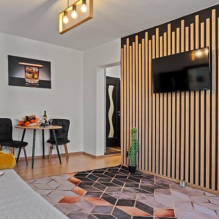 Apartament De Lux Drumul Taberei Bukarest Kültér fotó