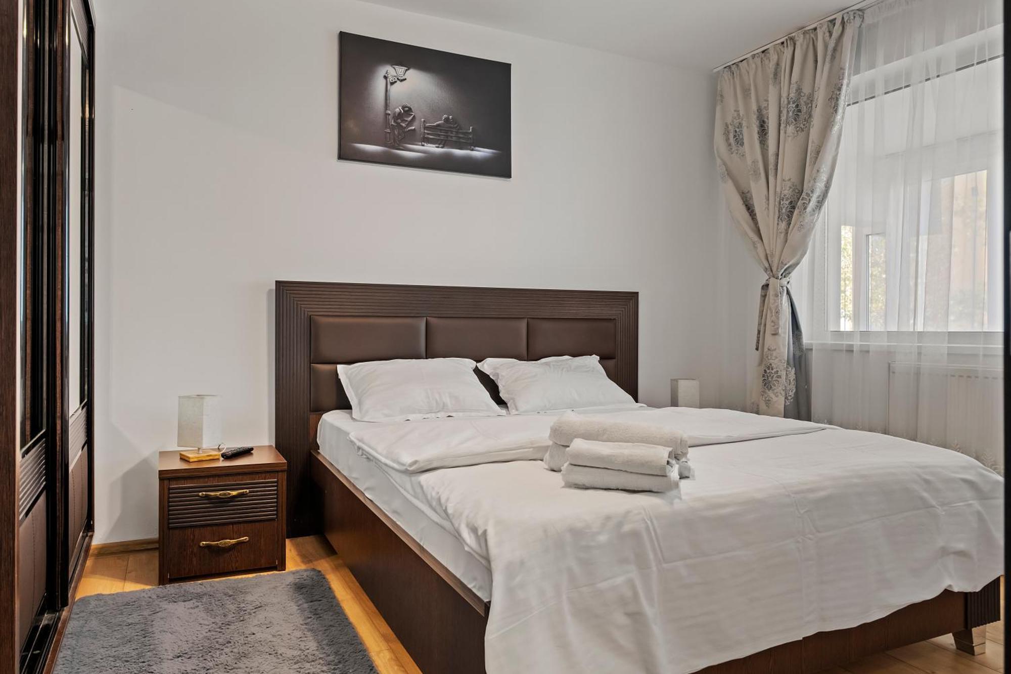 Apartament De Lux Drumul Taberei Bukarest Kültér fotó