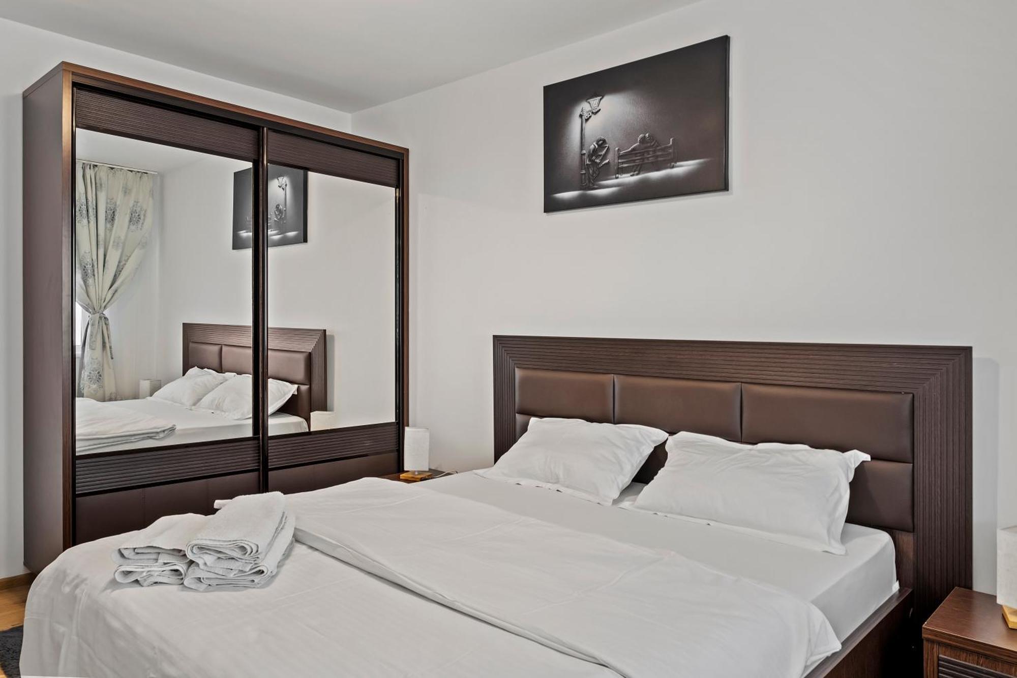 Apartament De Lux Drumul Taberei Bukarest Kültér fotó