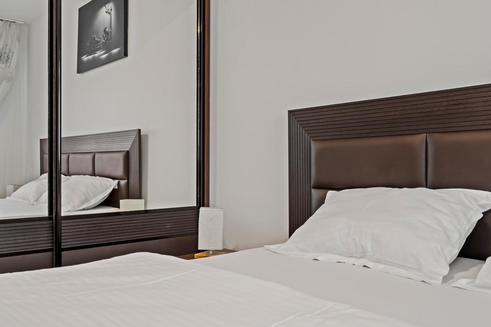 Apartament De Lux Drumul Taberei Bukarest Kültér fotó