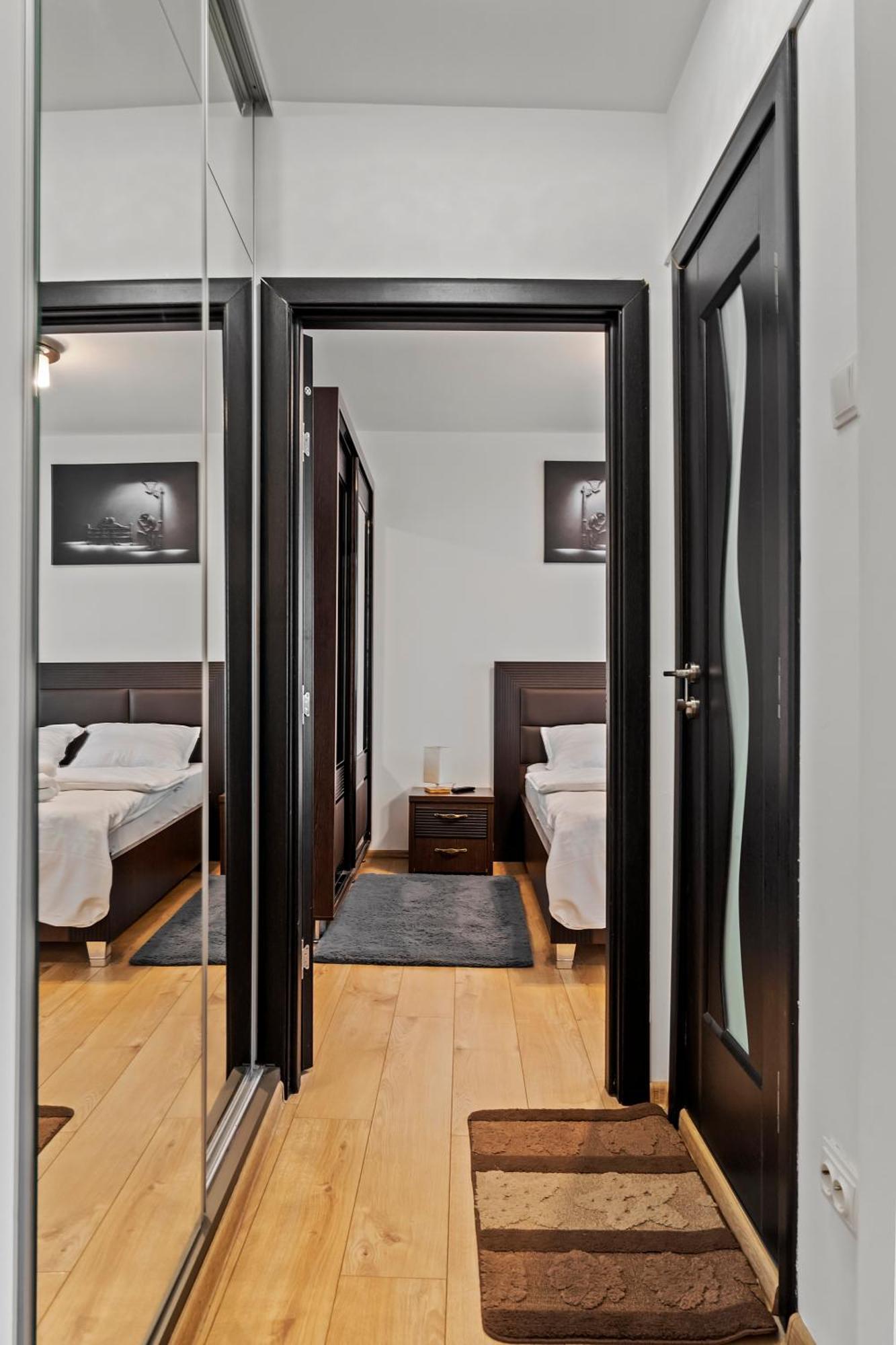 Apartament De Lux Drumul Taberei Bukarest Kültér fotó